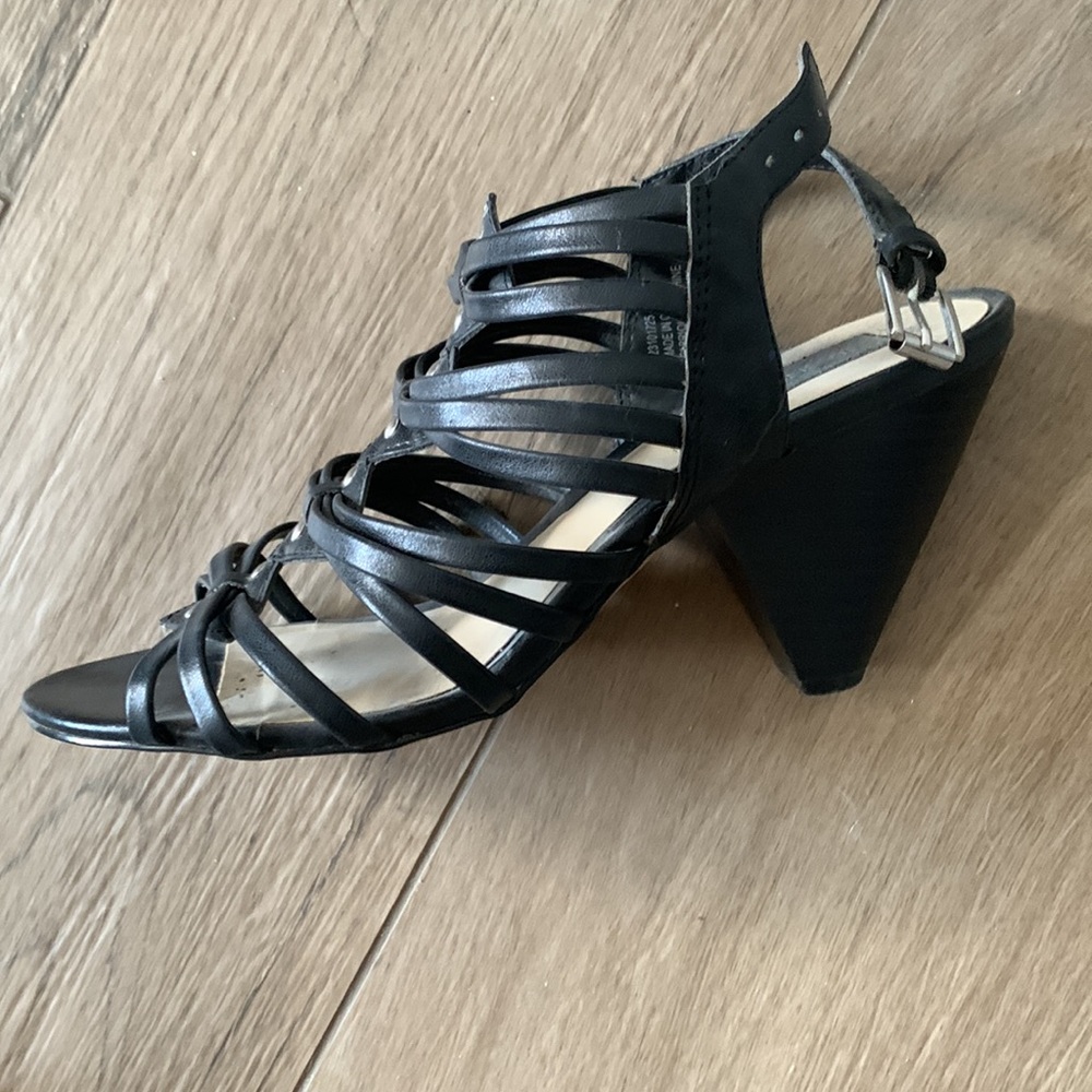 Heels - Picture 2 of 2
